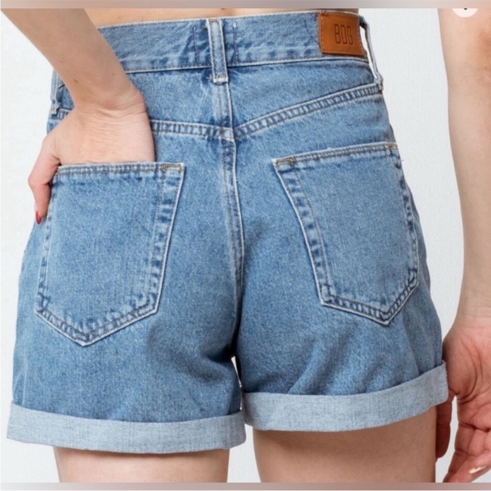 BDG Light Blue High-Rise Mom Rolled Hem 100% Cotton Denim Jean Shorts size 26 - Picture 2 of 9
